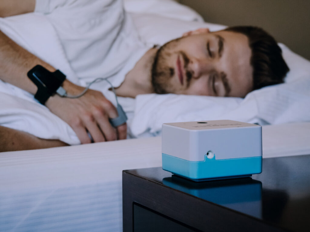 Contactless device for sleep study